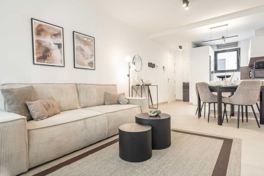 Modern Apartment With Patio & Parking By Rems Málaga Dış mekan fotoğraf