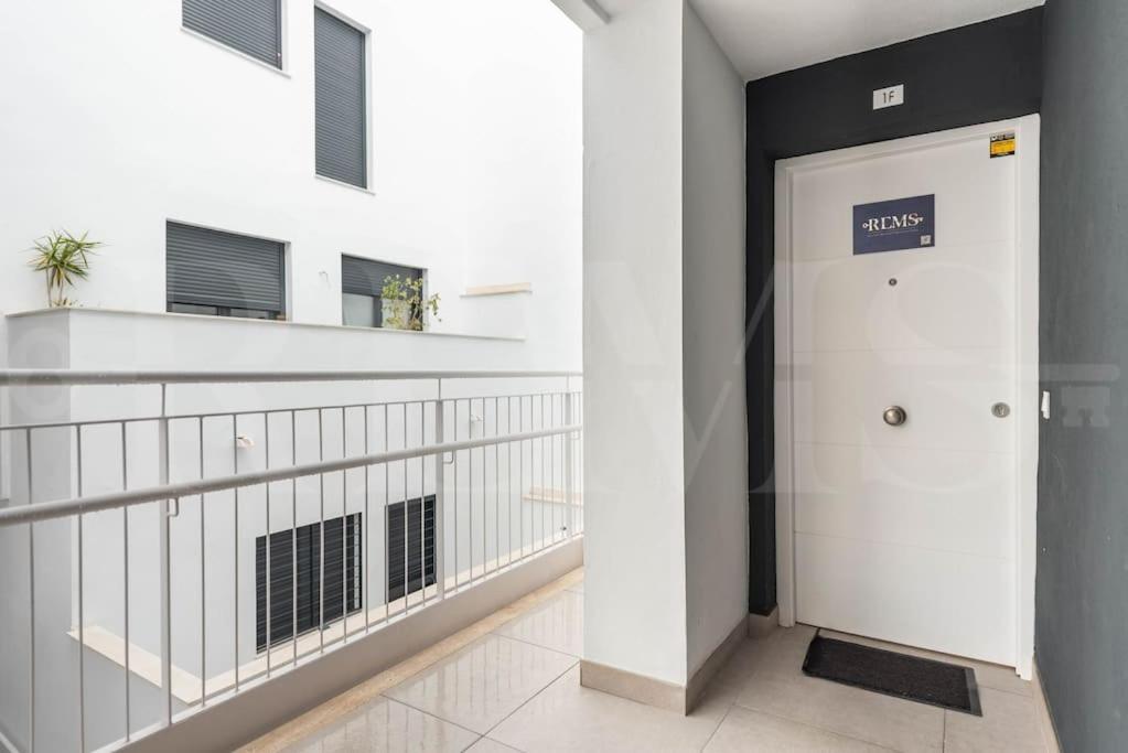 Modern Apartment With Patio & Parking By Rems Málaga Dış mekan fotoğraf